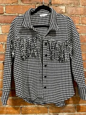 Hazel & Olive Black & White Houndstooth Jacket with Fringe | Size Medium